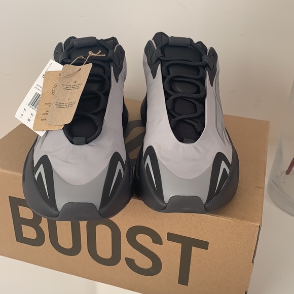 Yeezy 700 boost 🔥🔥🔥🔥🔥 - Picture 3 of 7